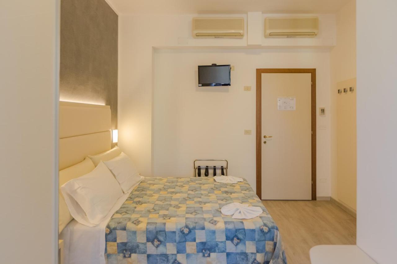 Hotel Bremen Римини Экстерьер фото