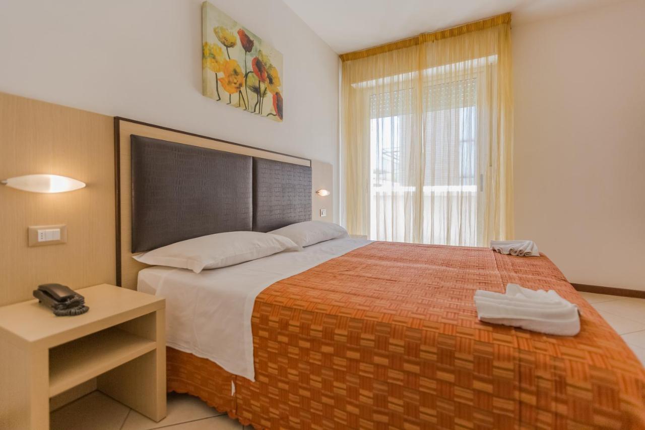 Hotel Bremen Римини Экстерьер фото