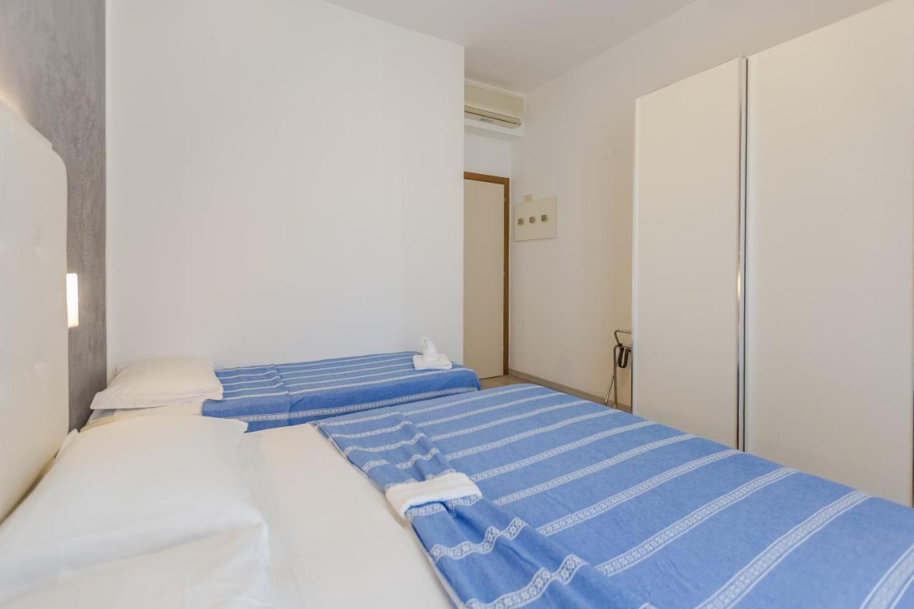 Hotel Bremen Римини Экстерьер фото